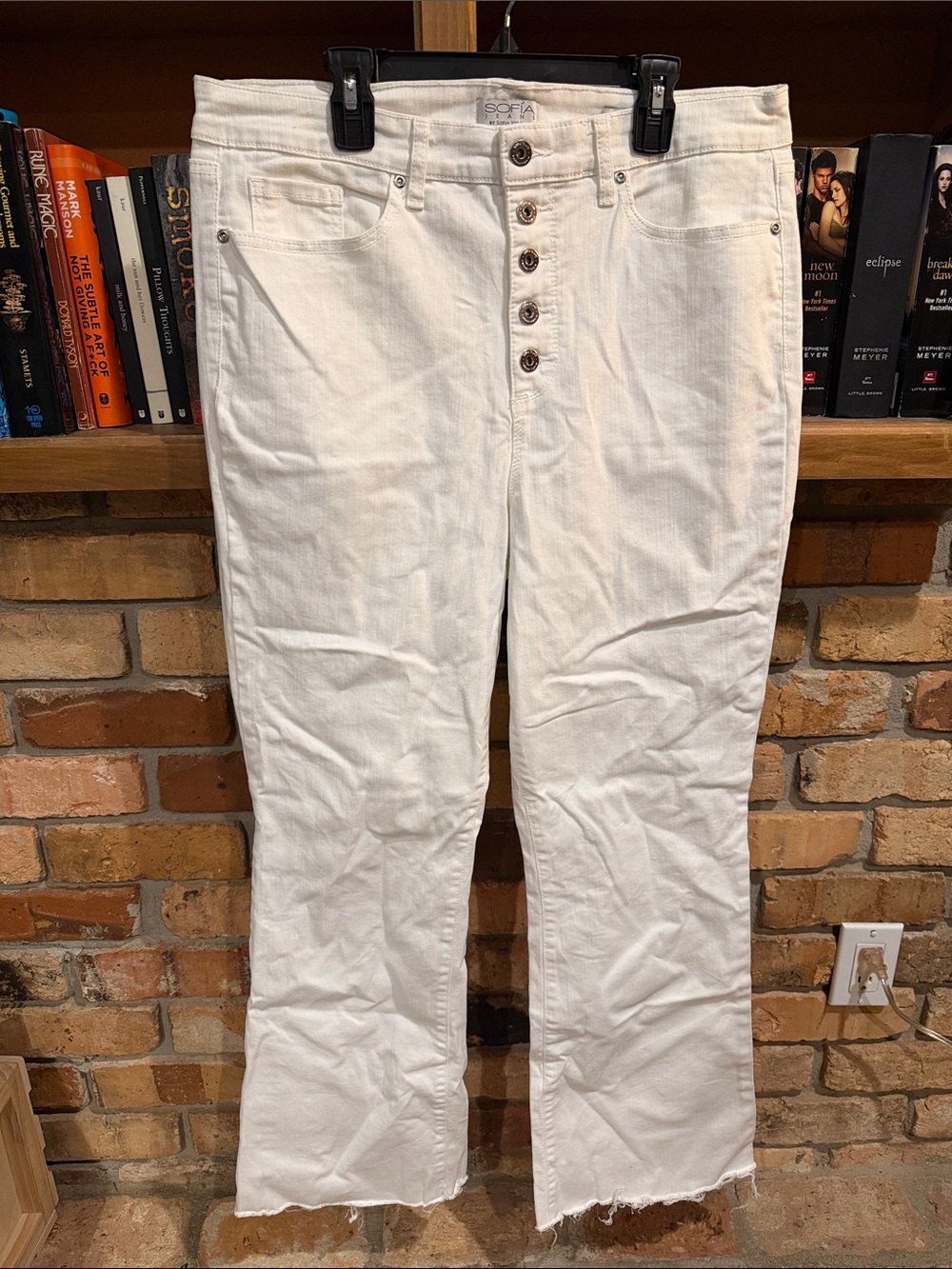 Sofia Vegara White Women’s Button-Fly Cropped Jeans